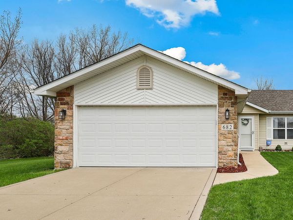 682 W 76th Avenue, Merrillville, IN 46410