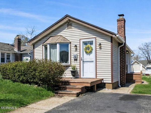 26 Hilltop Boulevard, Keyport, NJ 07735