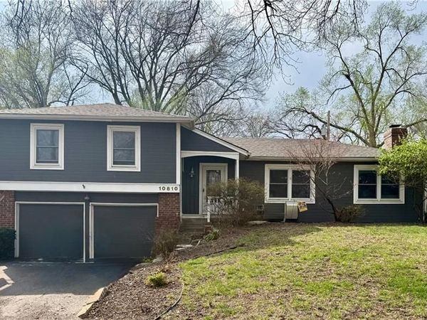 10810 Oak Street, Kansas City, MO 64114