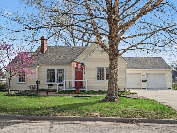 720 4th Avenue, Camanche, IA 52730