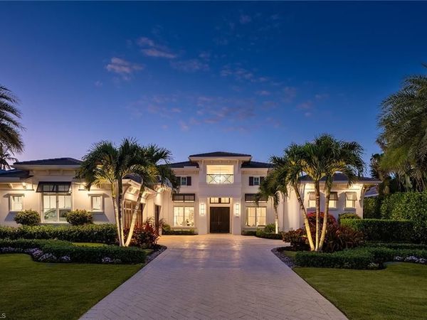 705 Wedge DR, NAPLES, FL 34103