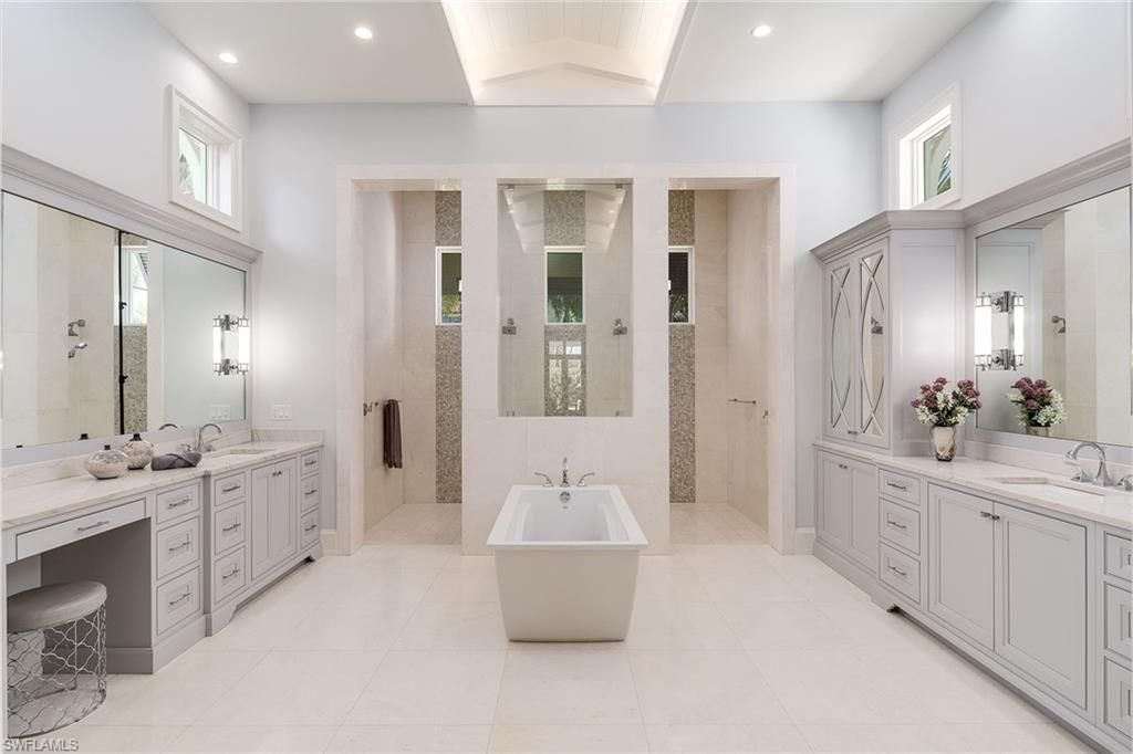 705 Wedge Dr, Naples, FL 34103 Photo