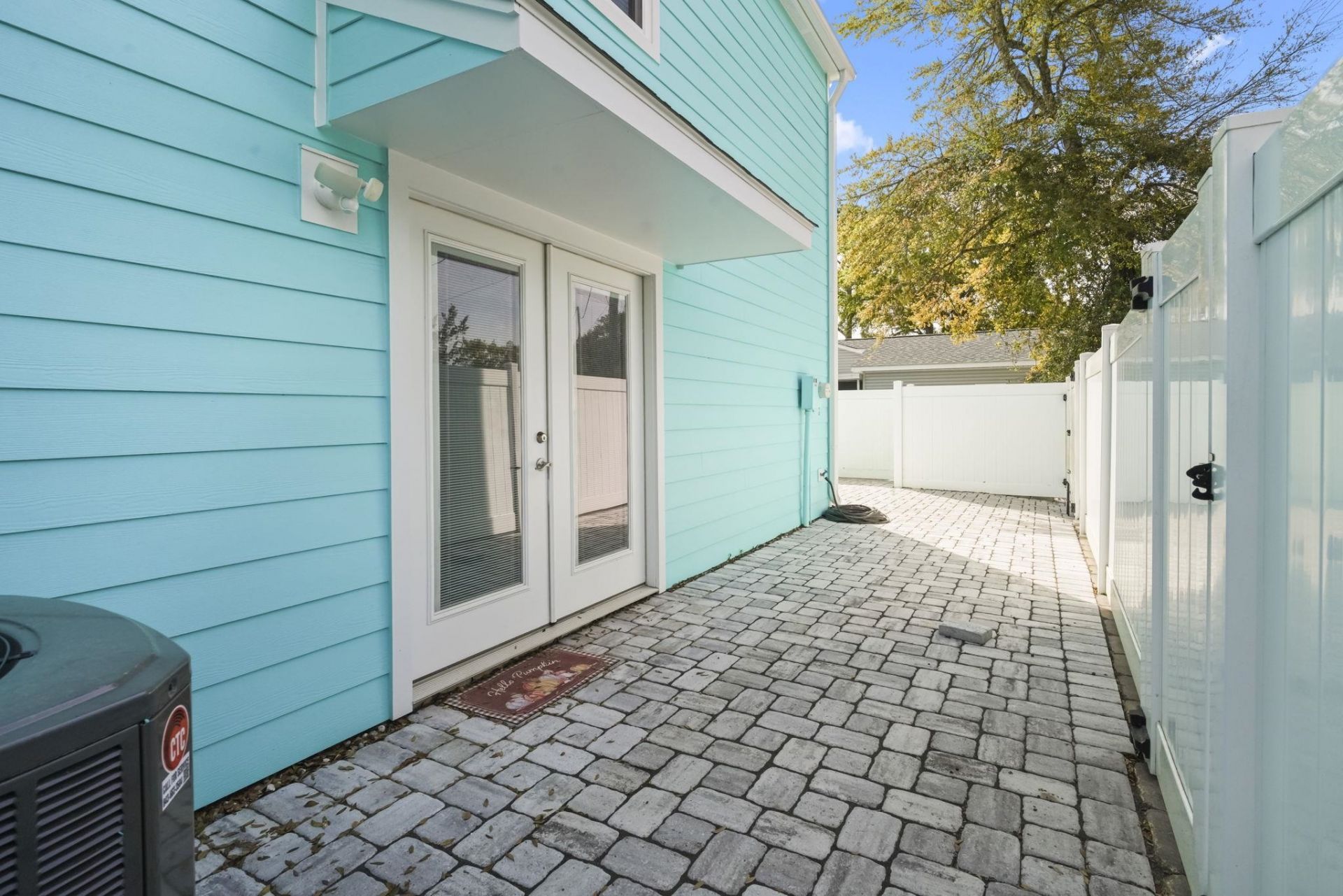 1911c Edge Dr. Photo 13