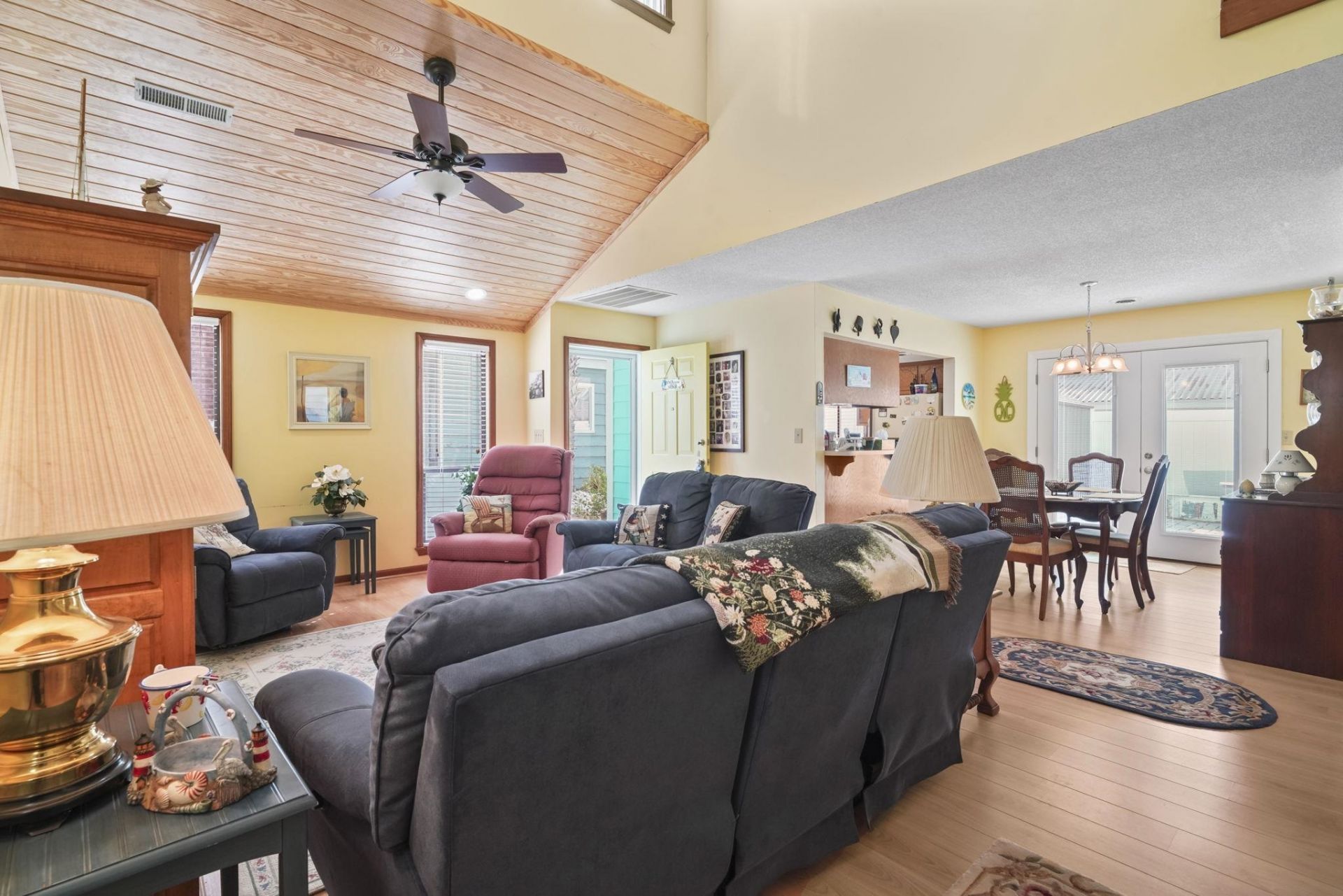 1911c Edge Dr. Photo 21