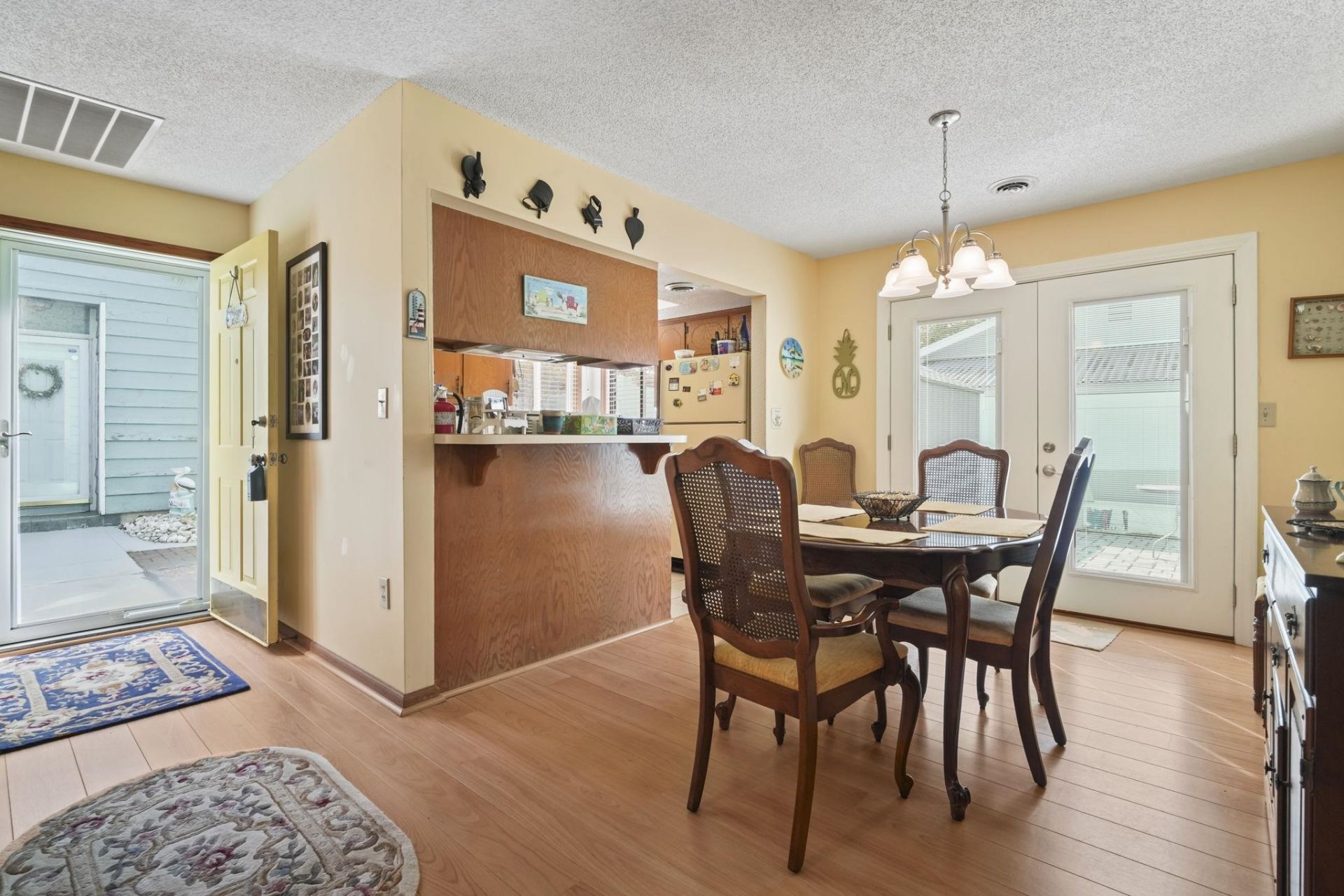 1911c Edge Dr. Photo 23