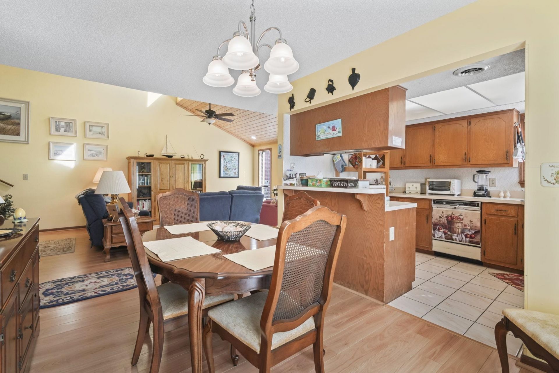 1911c Edge Dr. Photo 24