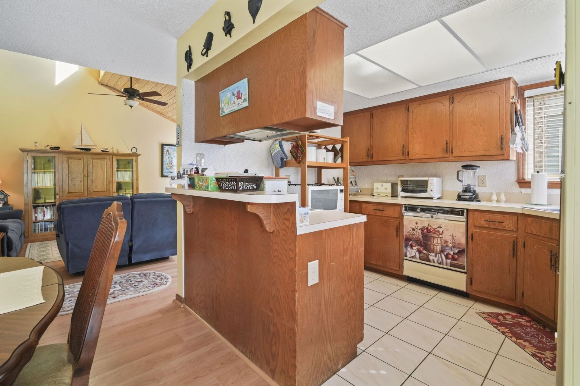 1911c Edge Dr. Photo 25