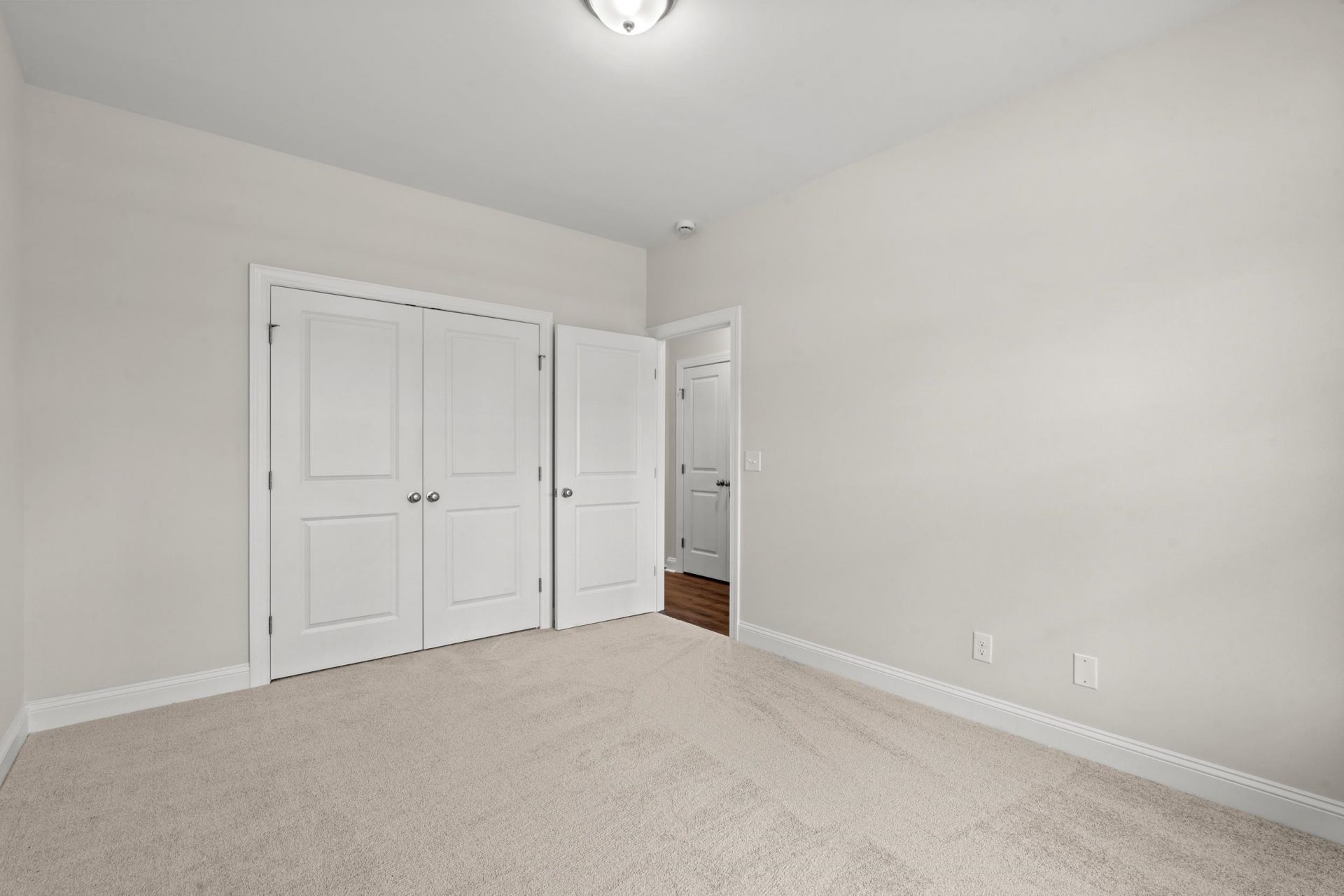 1425 Loop Circle Photo 13