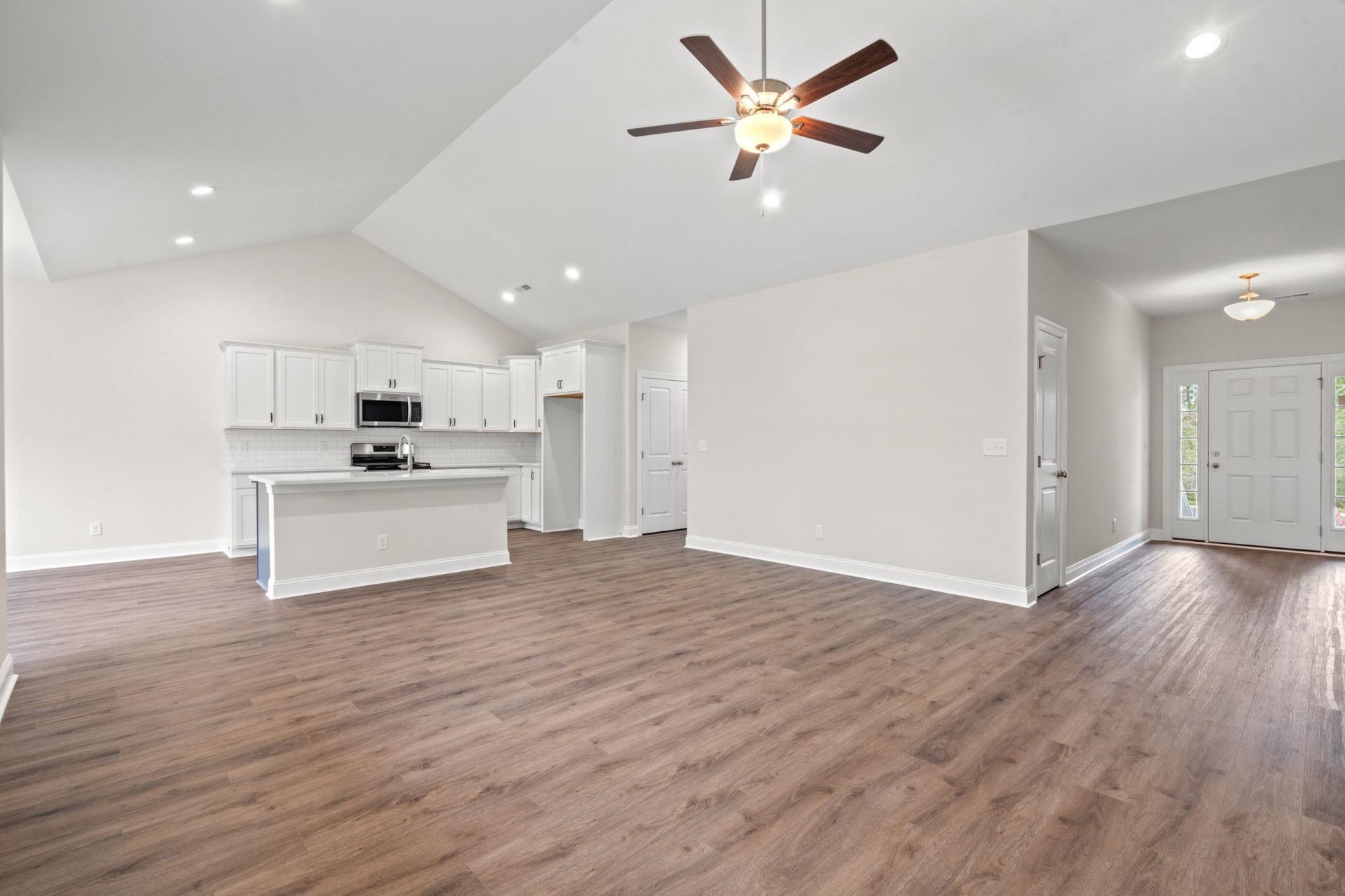 1425 Loop Circle Photo 3