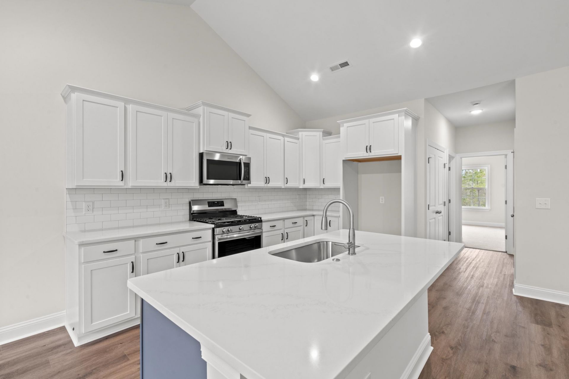 1425 Loop Circle Photo 5