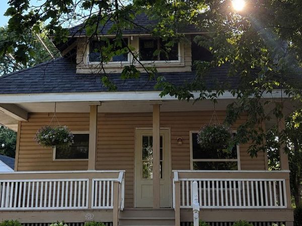 910 S Holmes Street, Lansing, MI 48912