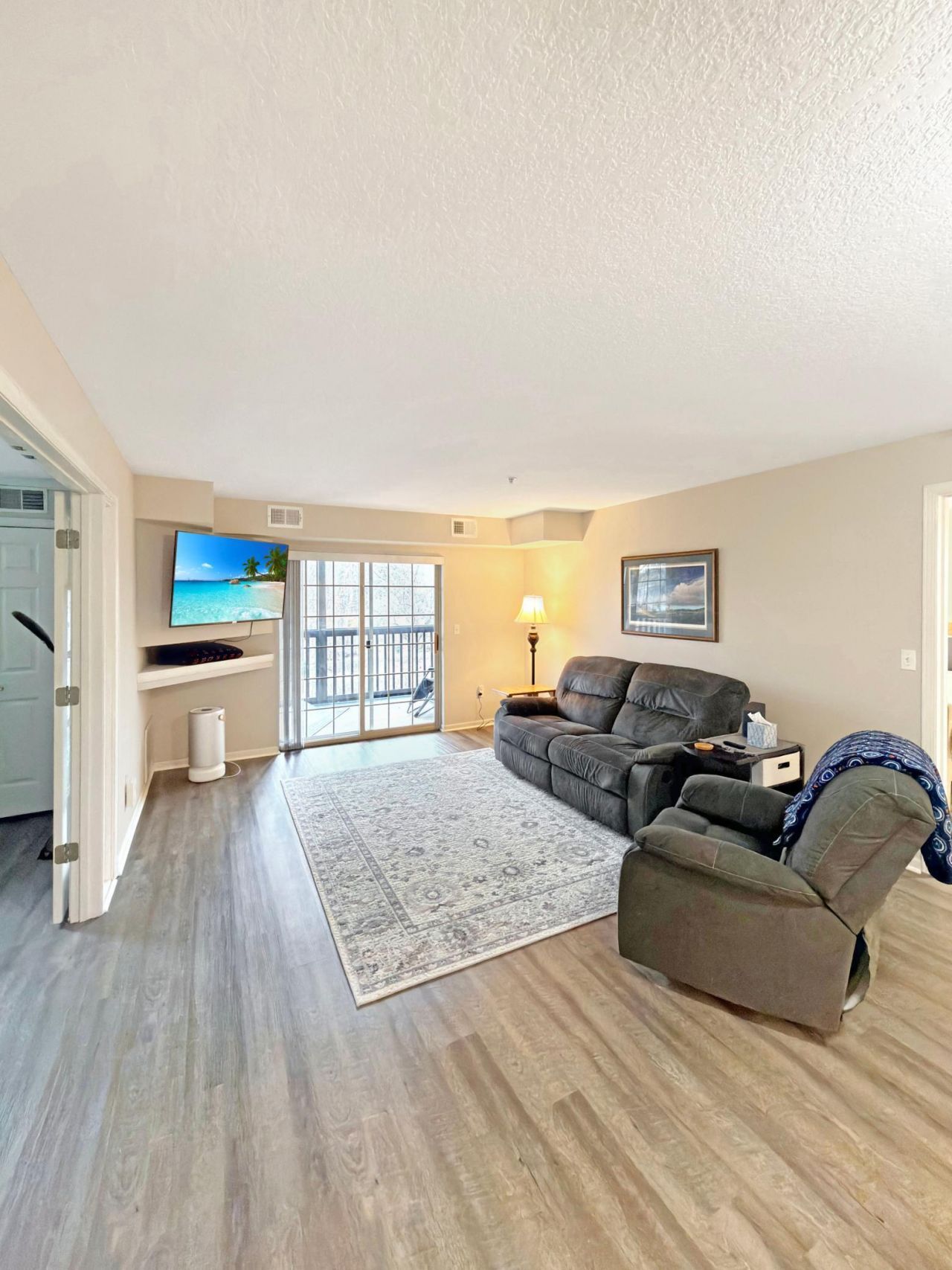 1350 Douglas Drive N, Golden Valley, MN 55422