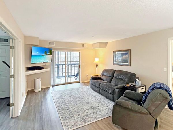 1350 Douglas Drive N, Unit 110, Golden Valley, MN 55422