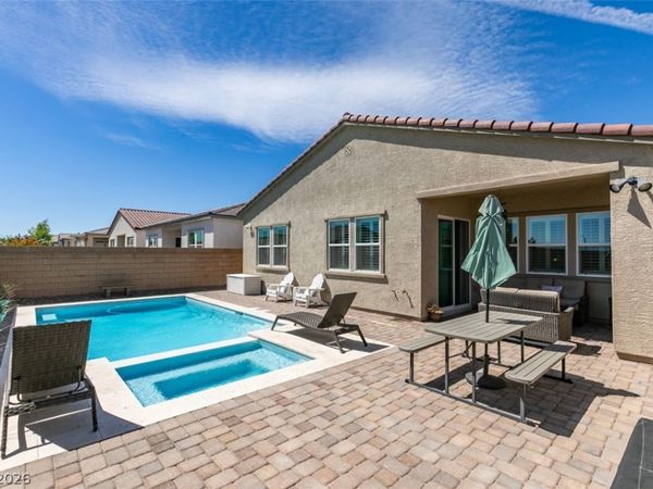 9028 Skye Treeline Street, Las Vegas, NV 89166