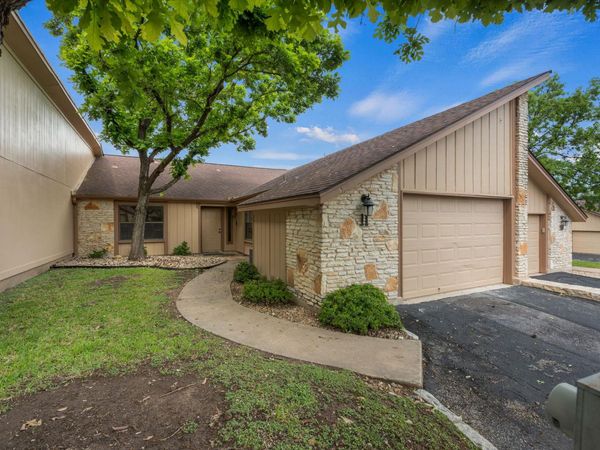 11 Oaks PL, Lago Vista, TX 78645