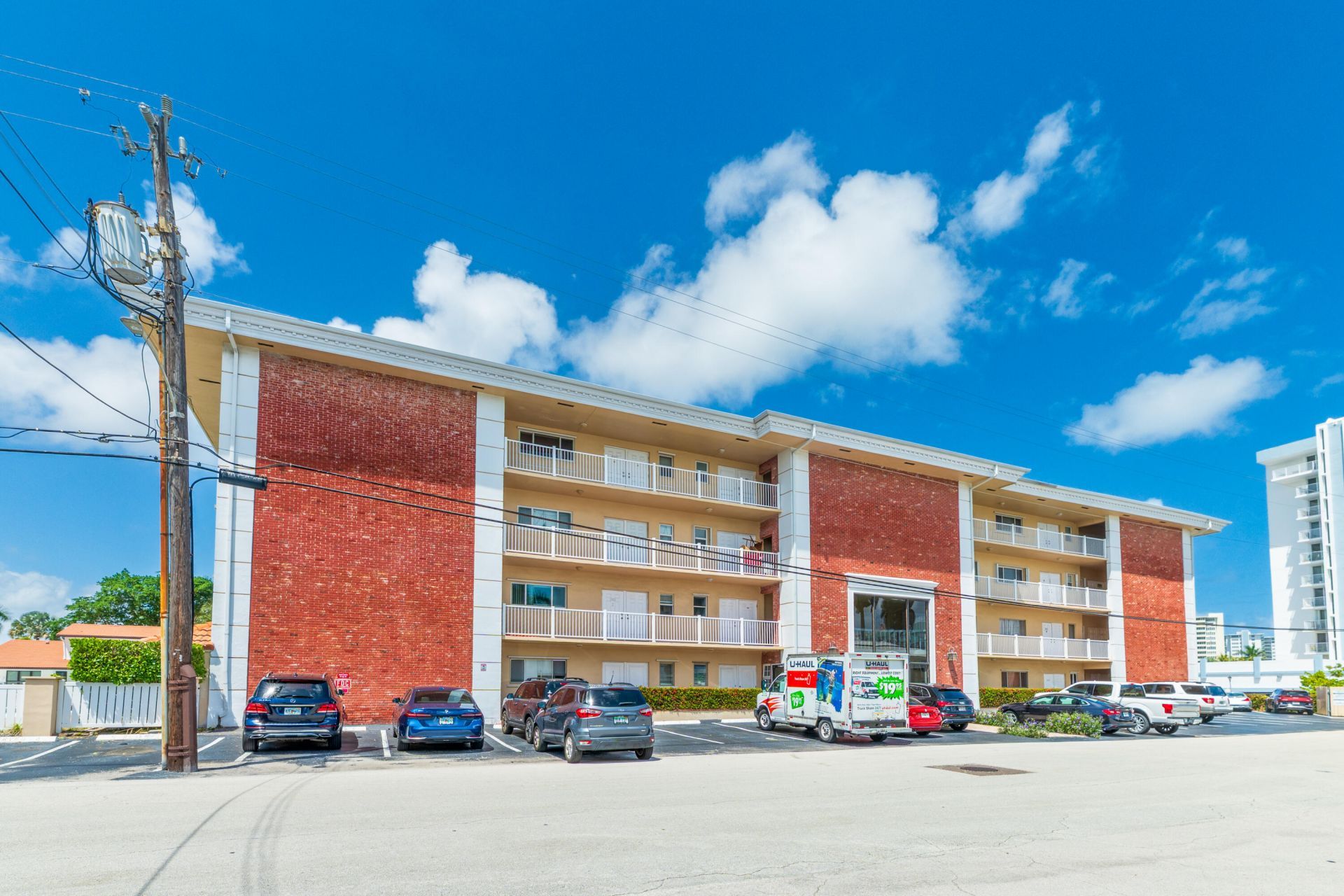 2841 NE 33rd Court, Unit 303, Fort Lauderdale, FL 33306 Photo