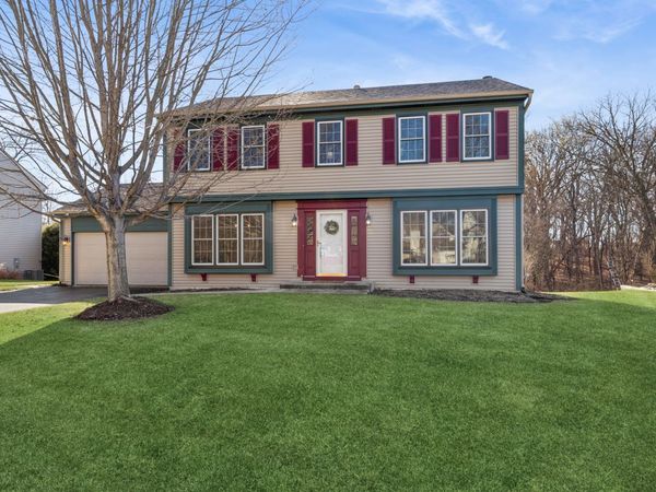 701 N Carriage Hill Road , Island Lake, IL 60042