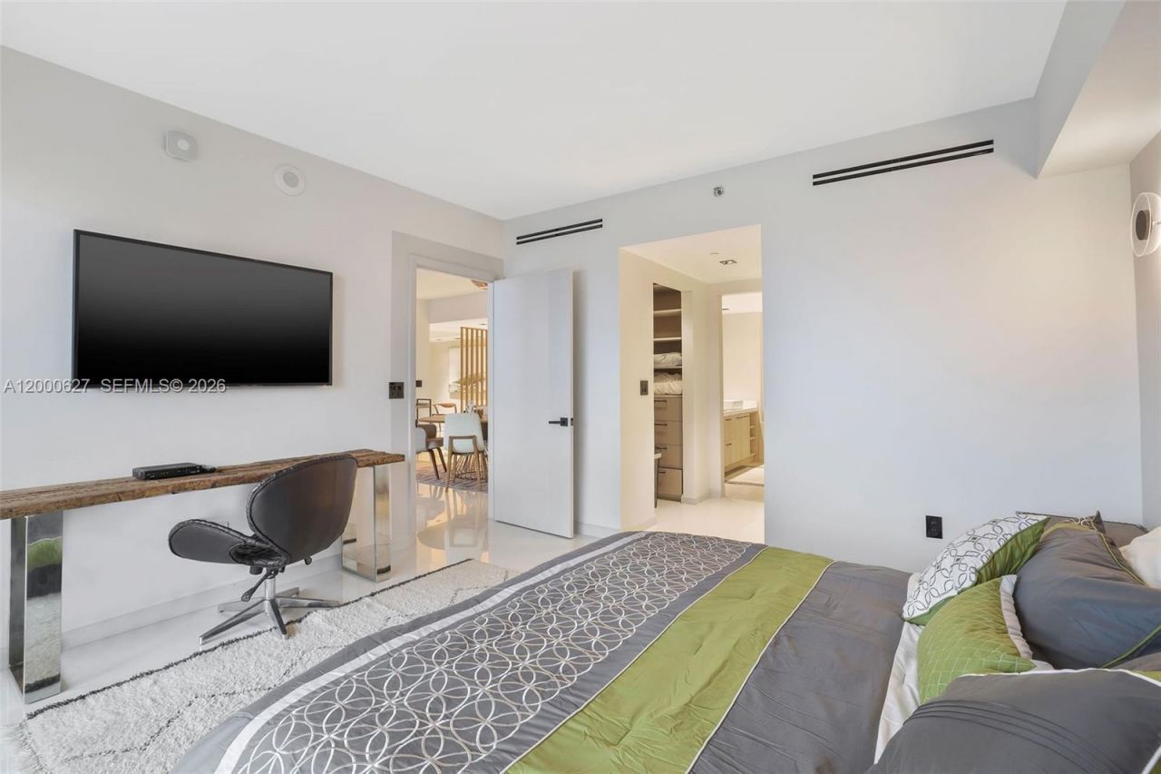 465 Brickell Ave, Unit 1805, Miami, FL 33131 Photo