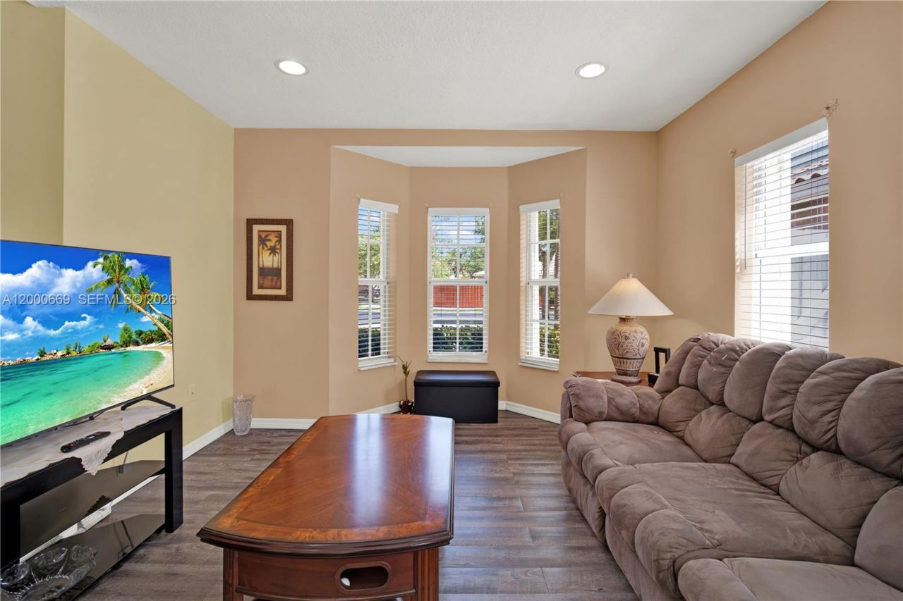 2064 NE 35th Ave, Homestead, FL 33033 Photo