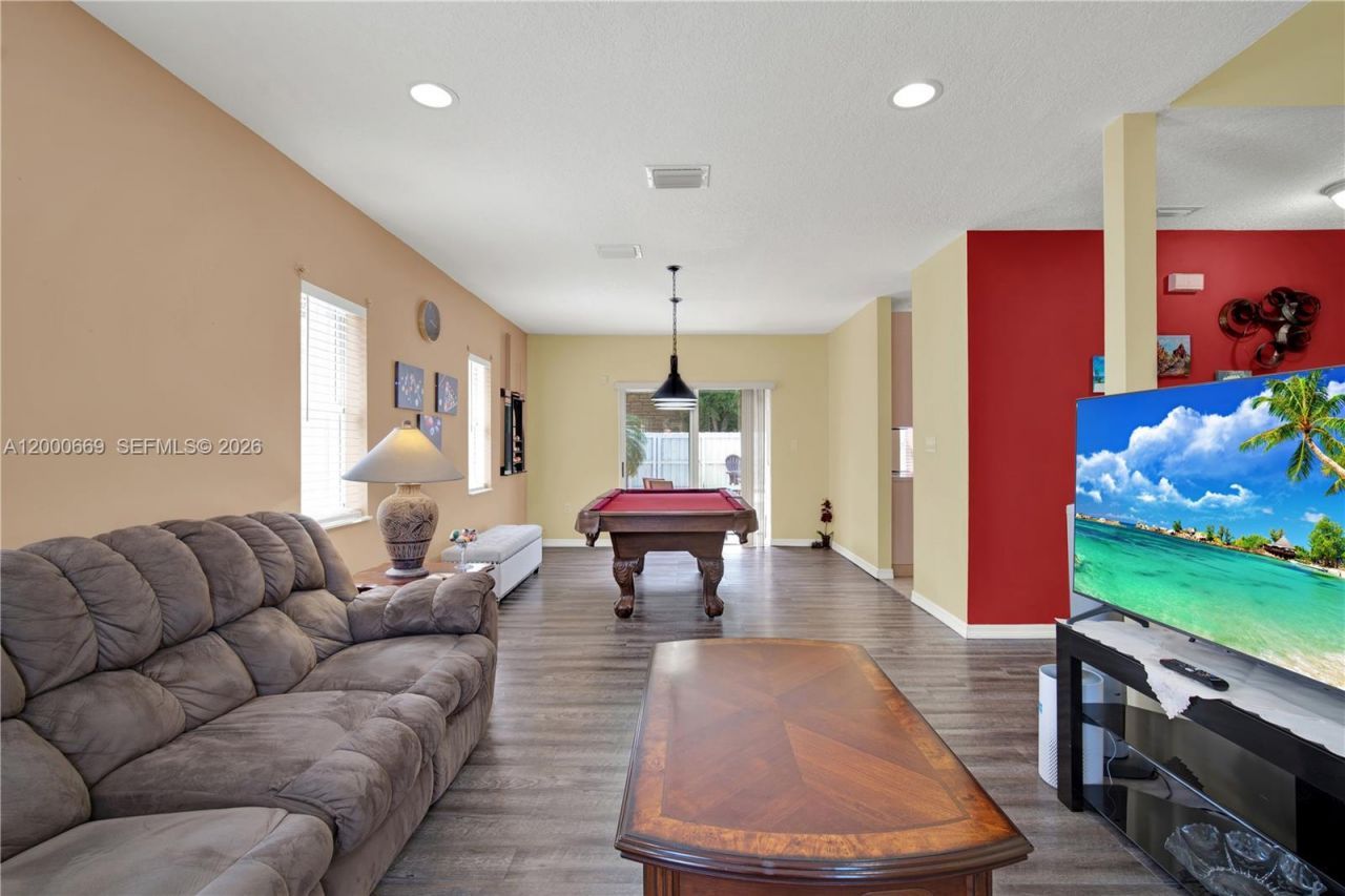 2064 NE 35th Ave, Homestead, FL 33033 Photo