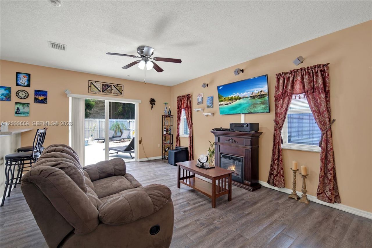 2064 NE 35th Ave, Homestead, FL 33033 Photo