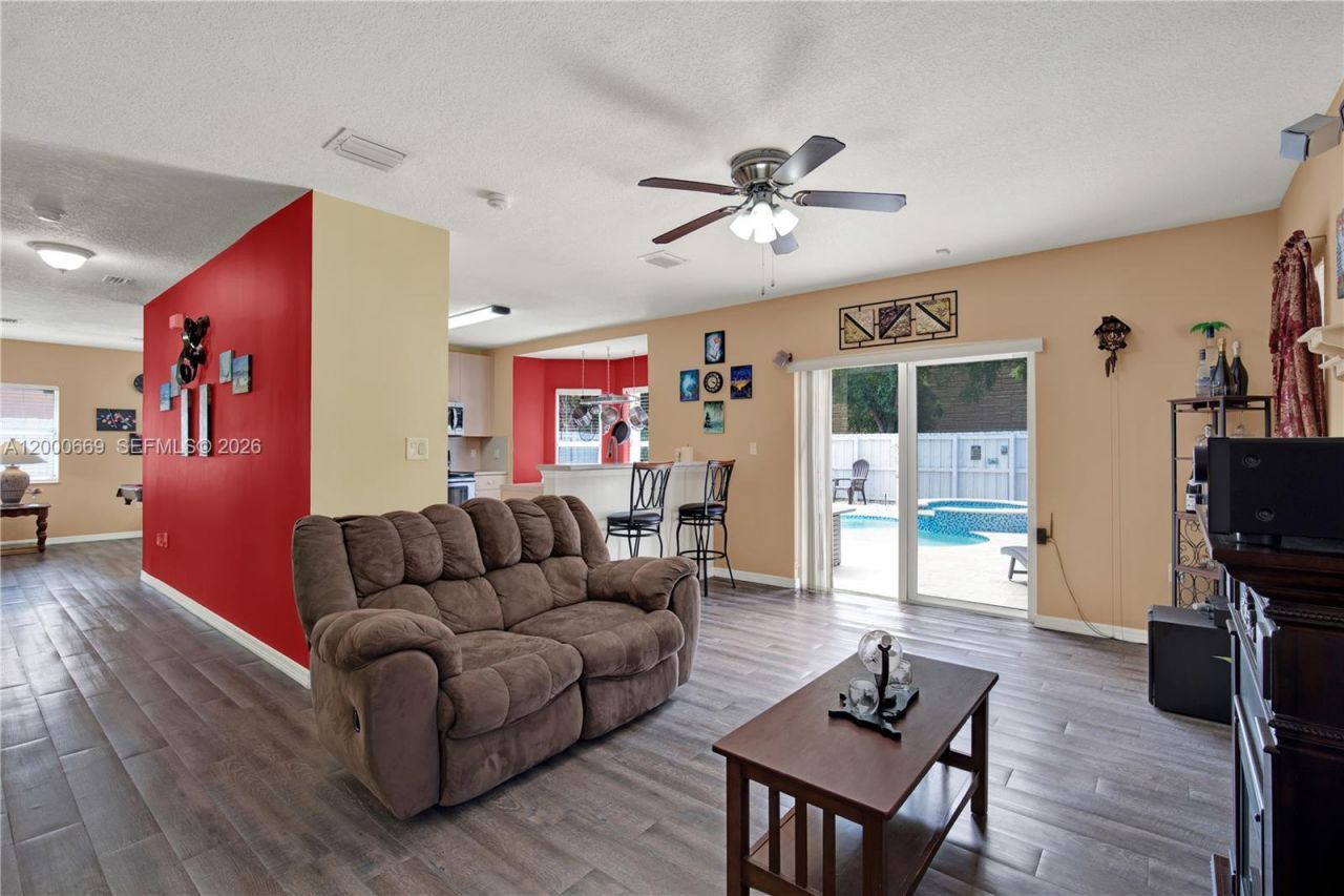 2064 NE 35th Ave, Homestead, FL 33033 Photo