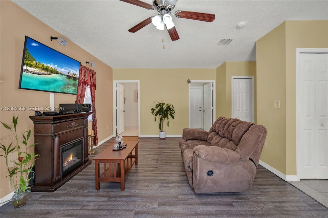 2064 NE 35th Ave, Homestead, FL 33033 Photo