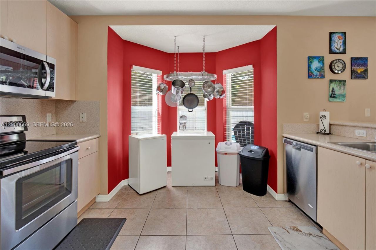 2064 NE 35th Ave, Homestead, FL 33033 Photo