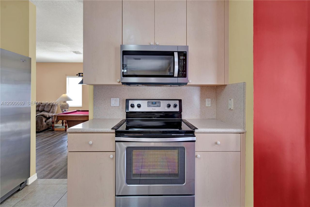 2064 NE 35th Ave, Homestead, FL 33033 Photo