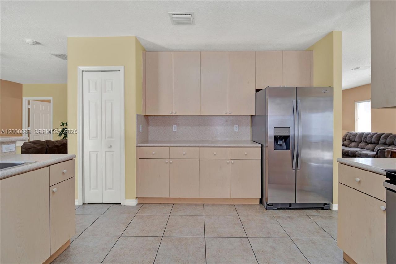 2064 NE 35th Ave, Homestead, FL 33033 Photo