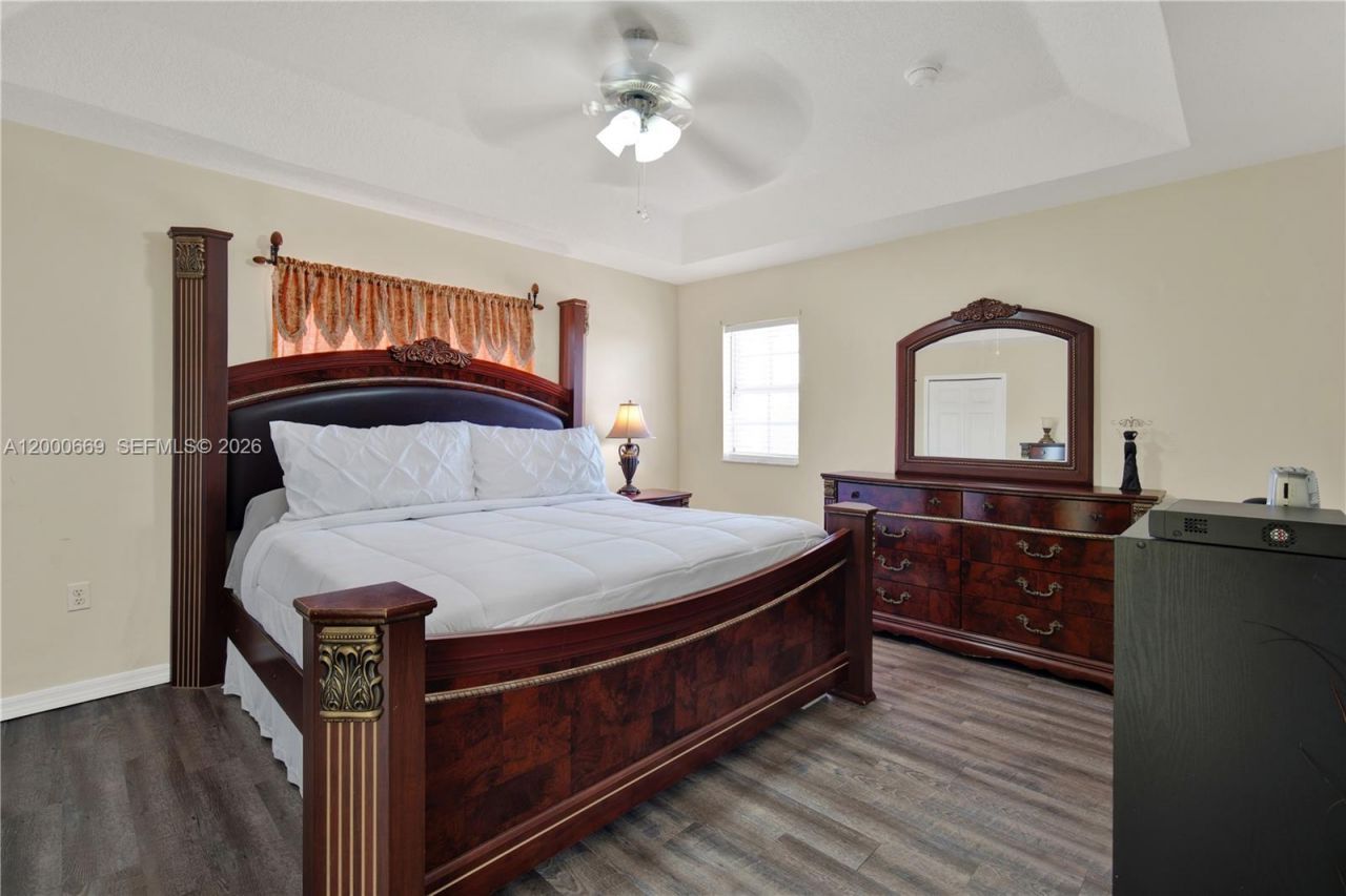 2064 NE 35th Ave, Homestead, FL 33033 Photo