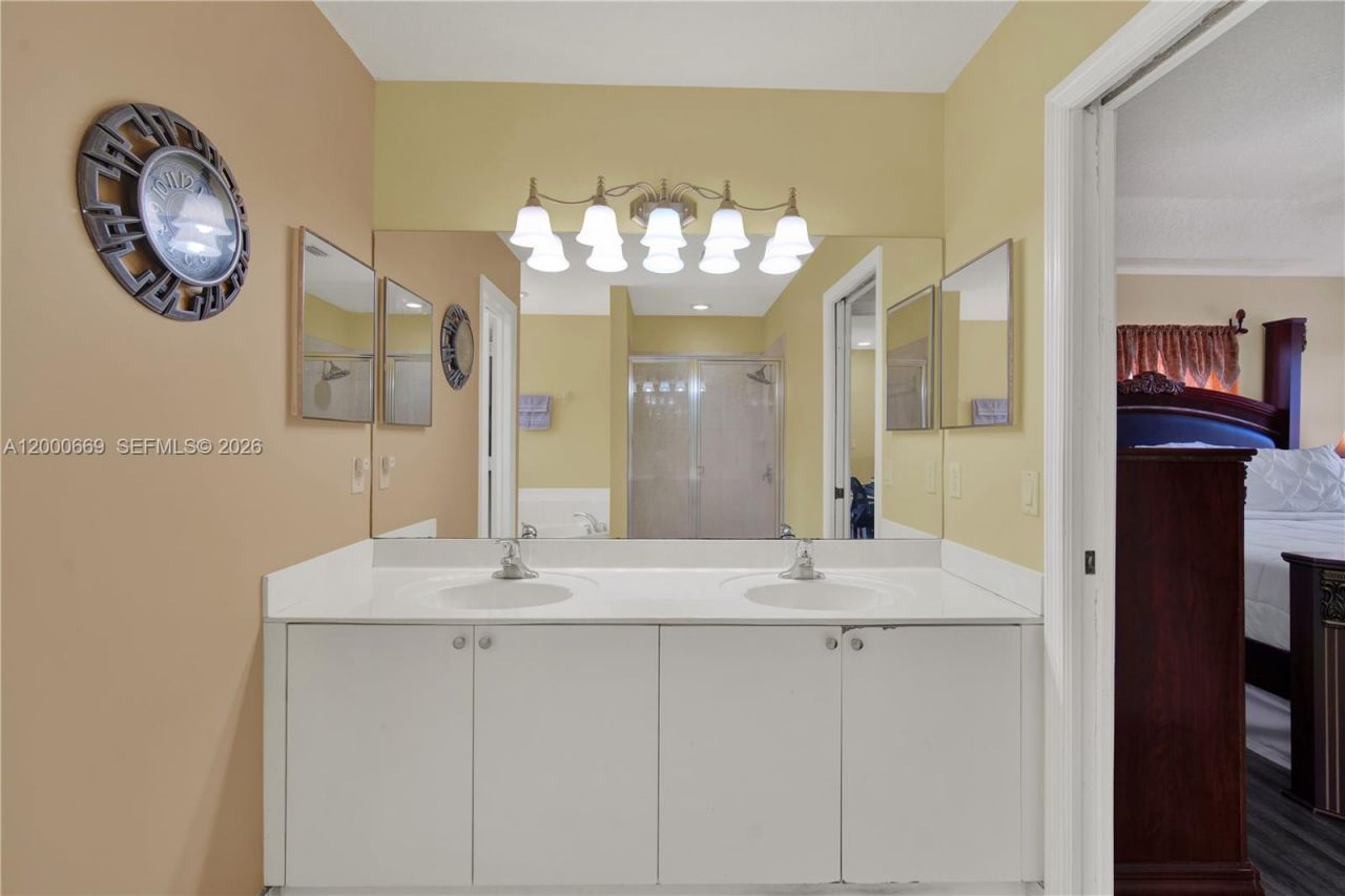 2064 NE 35th Ave, Homestead, FL 33033 Photo