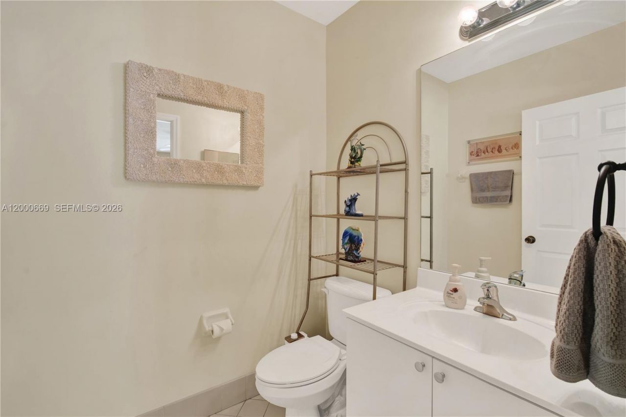 2064 NE 35th Ave, Homestead, FL 33033 Photo