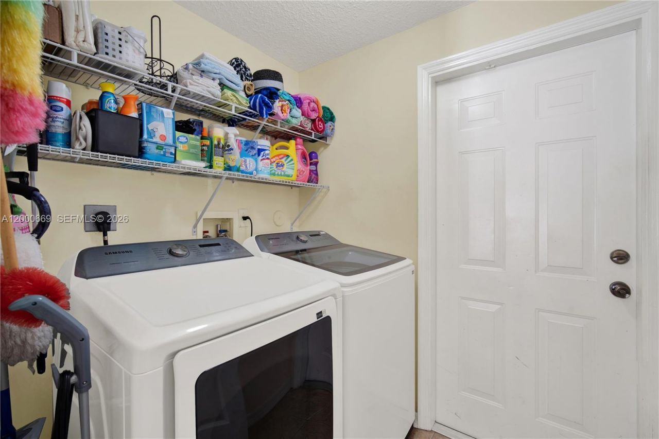 2064 NE 35th Ave, Homestead, FL 33033 Photo