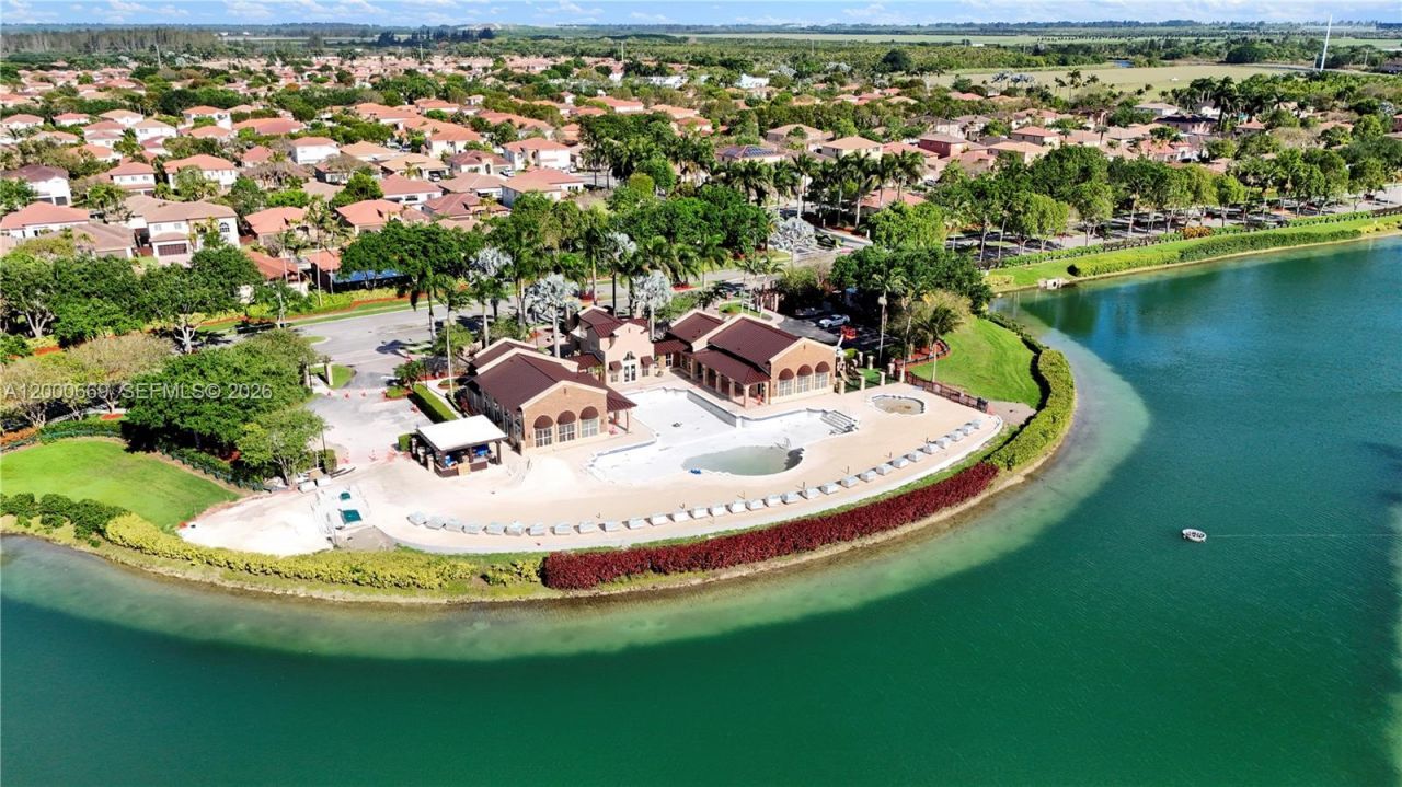 2064 NE 35th Ave, Homestead, FL 33033 Photo