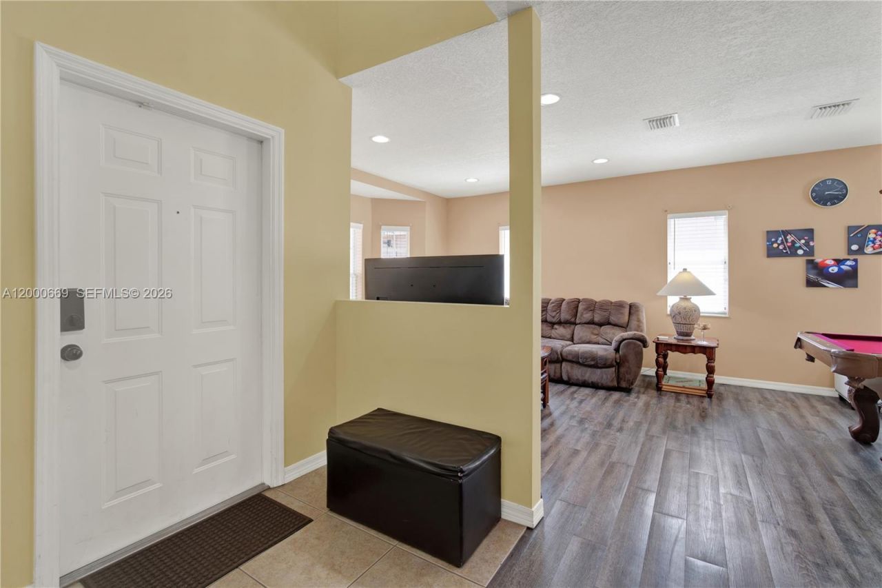 2064 NE 35th Ave, Homestead, FL 33033 Photo