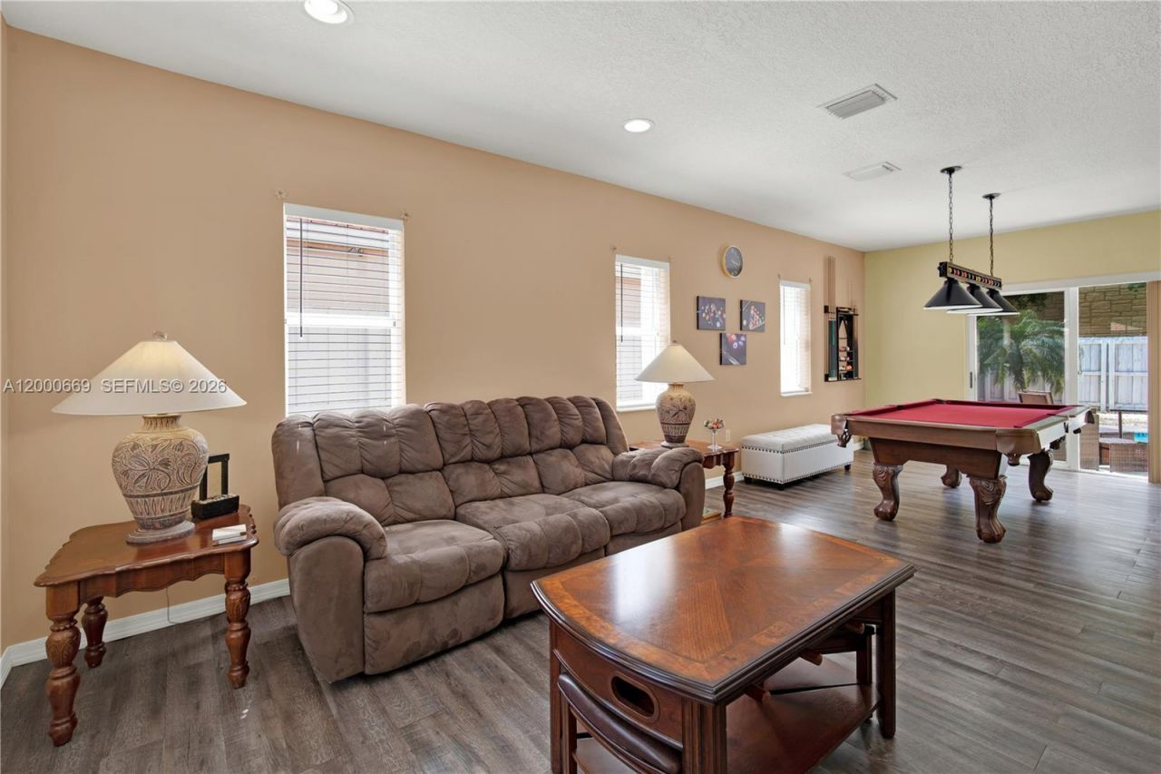 2064 NE 35th Ave, Homestead, FL 33033 Photo