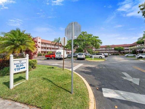 9401 Sunrise Lakes Blvd , Unit 307, Sunrise, FL 33322