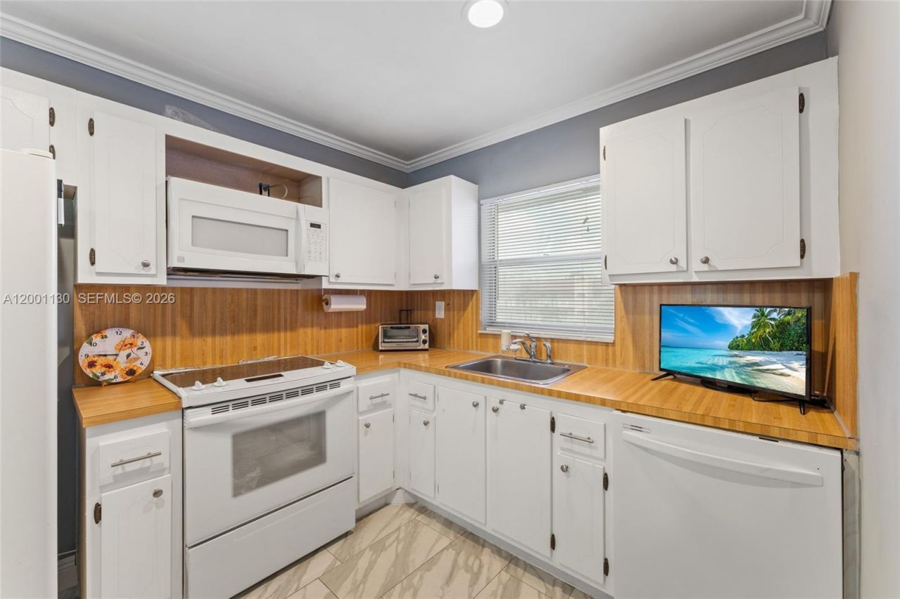 9401 Sunrise Lakes Blvd , Unit 307, Sunrise, FL 33322 Photo