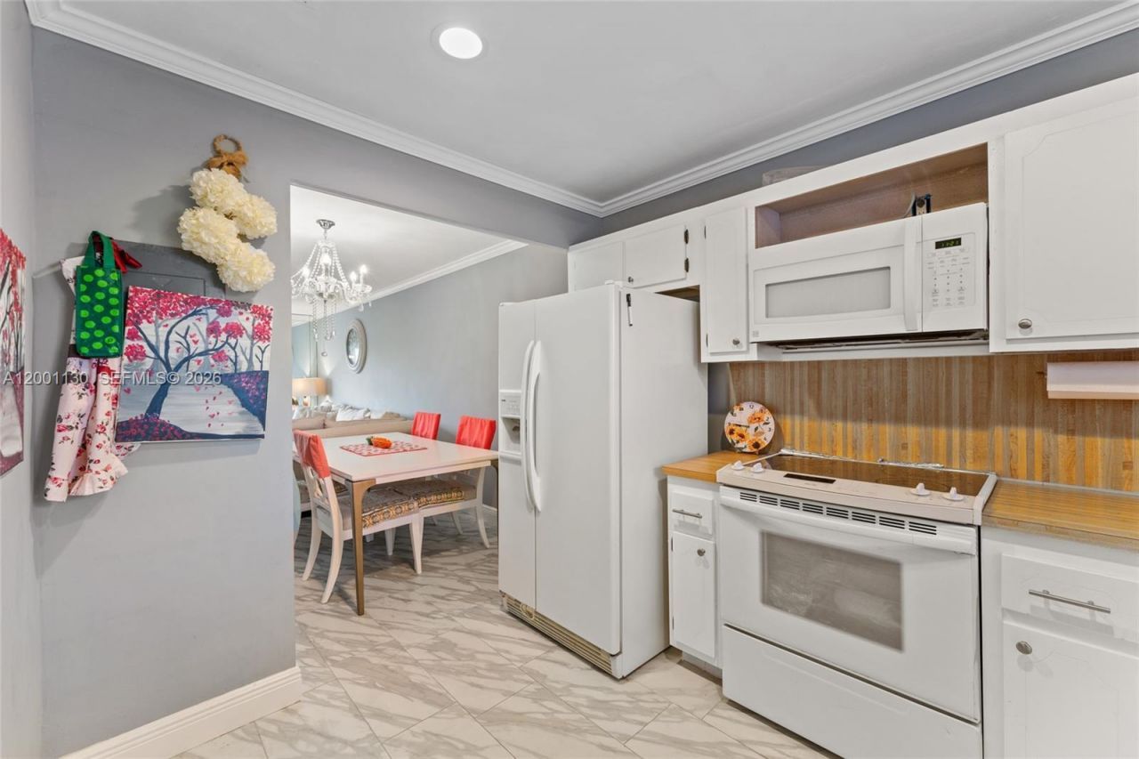 9401 Sunrise Lakes Blvd , Unit 307, Sunrise, FL 33322 Photo