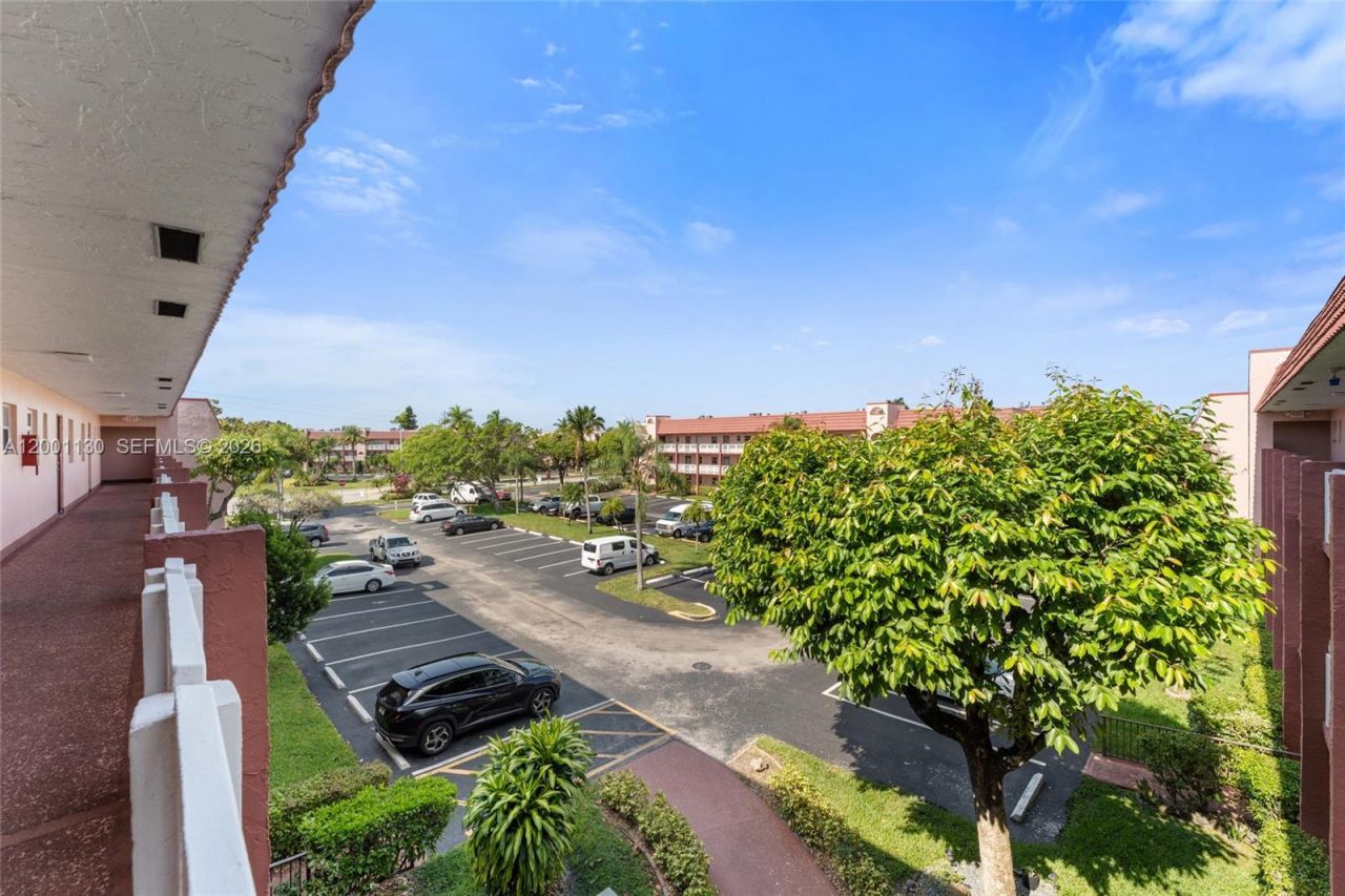 9401 Sunrise Lakes Blvd , Unit 307, Sunrise, FL 33322 Photo