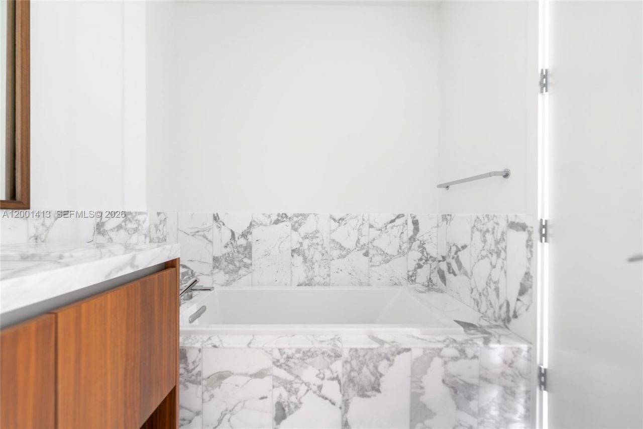 175 SE 25 Rd, Unit 501, Miami, FL 33129 Photo