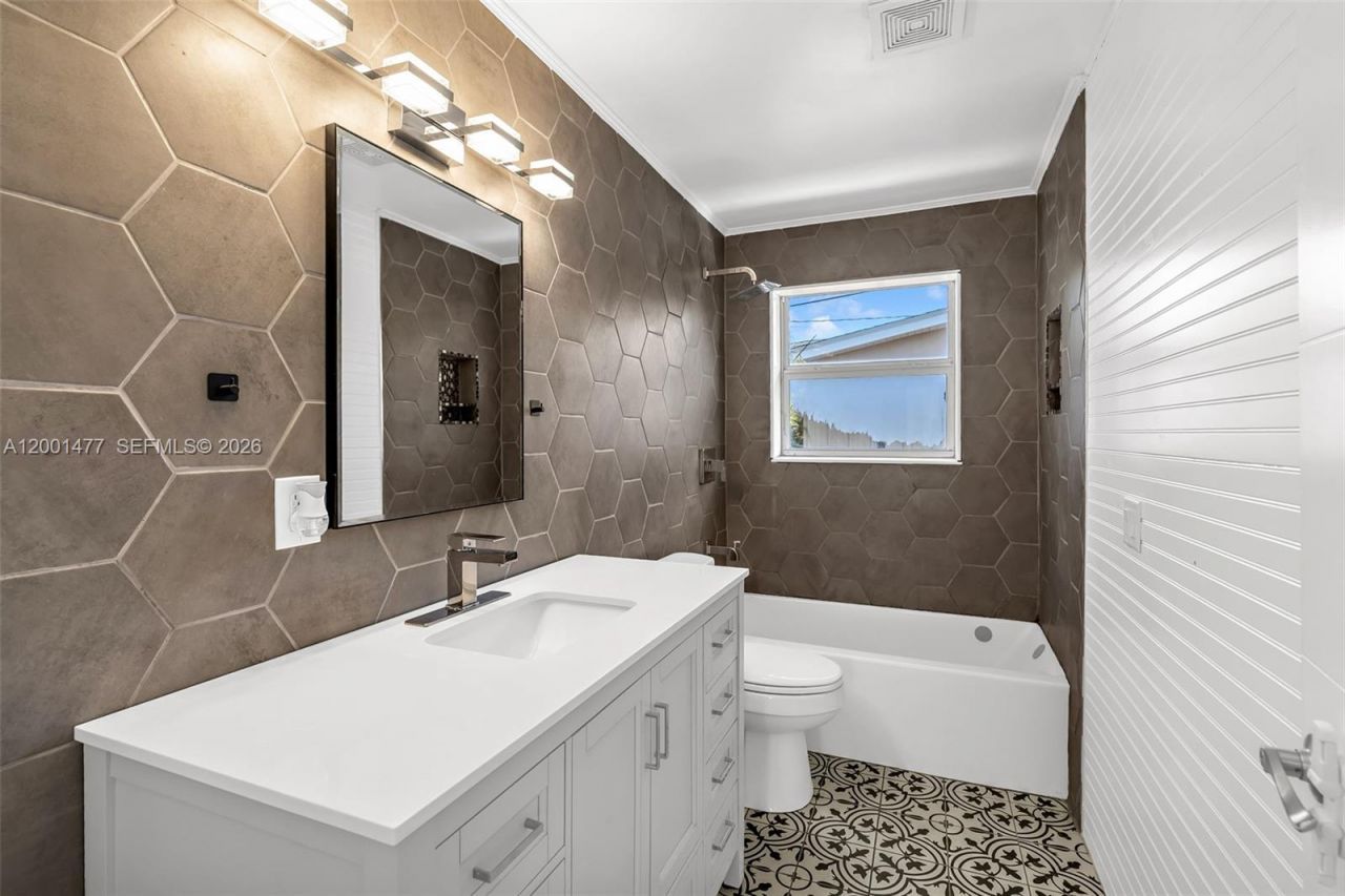 1151 NE 42nd Ct, Pompano Beach, FL 33064 Photo