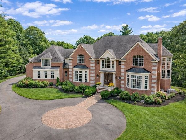 8 Stratford Way, Lincoln, MA 01773