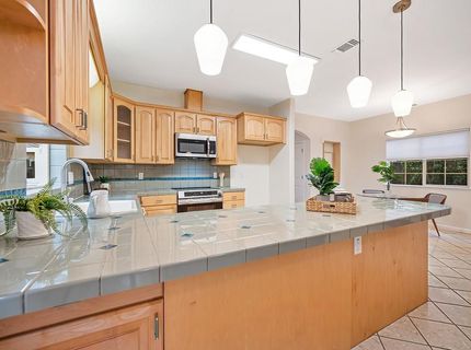 2121 Perkins Way, Sacramento, CA 95818 Photo