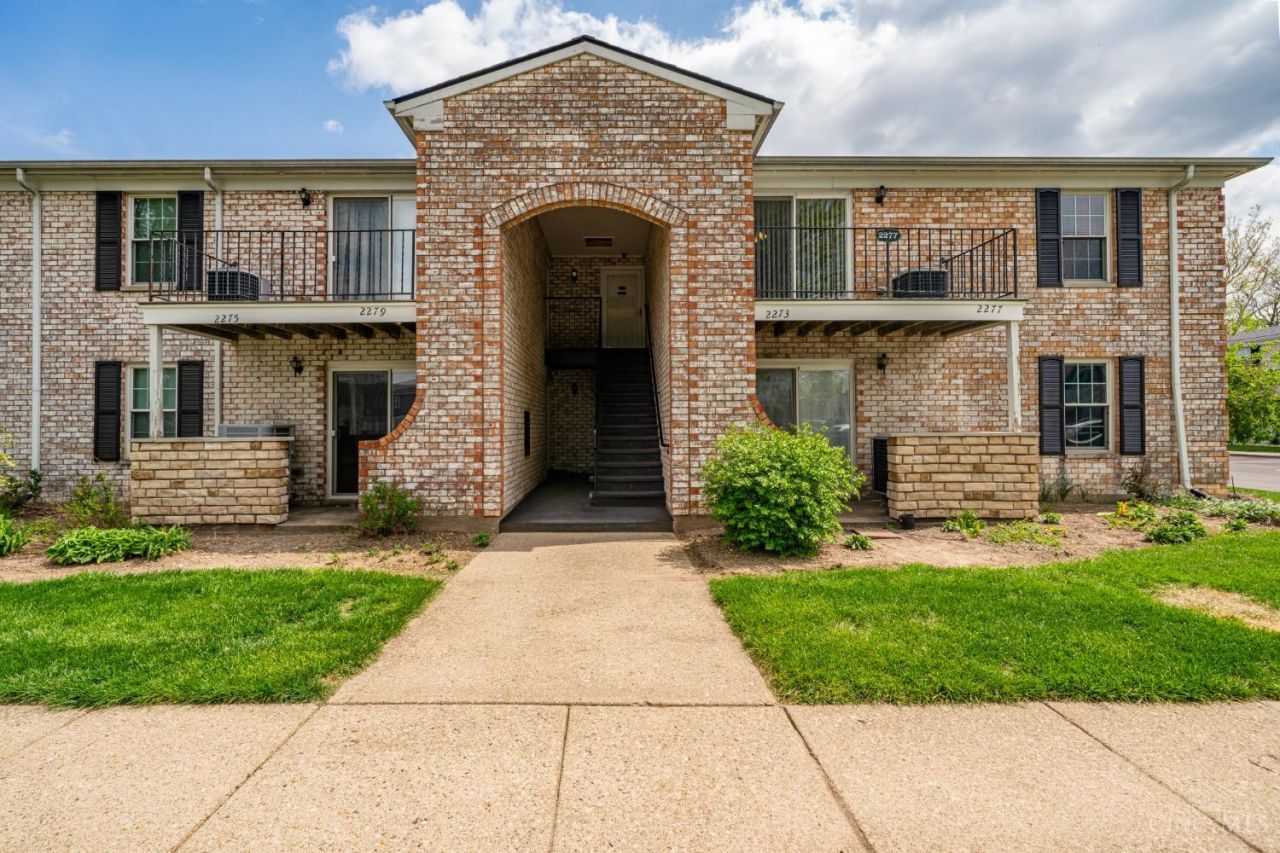 2277 Crew Circle, West Carrollton, OH 45439 Main Photo