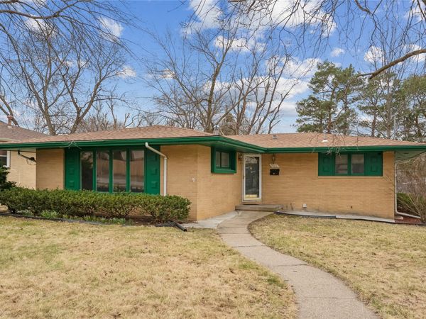 7422 Oak Brook Drive, Urbandale, IA 50322