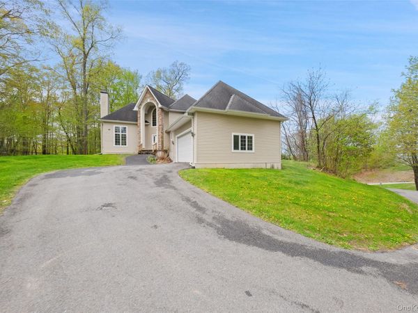 21 Huyler Drive, Hyde Park, NY 12538