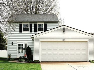8867 Holly Lane, Olmsted Falls, OH 44138