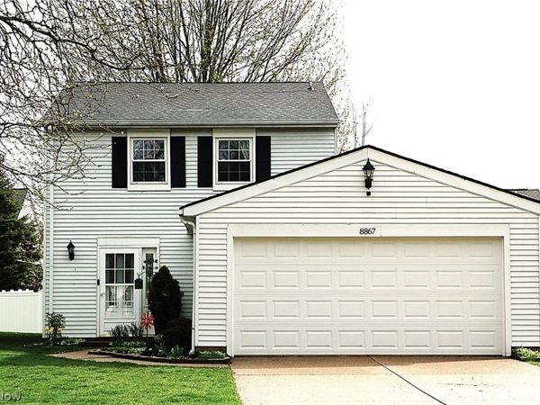 8867 Holly Lane, Olmsted Falls, OH 44138